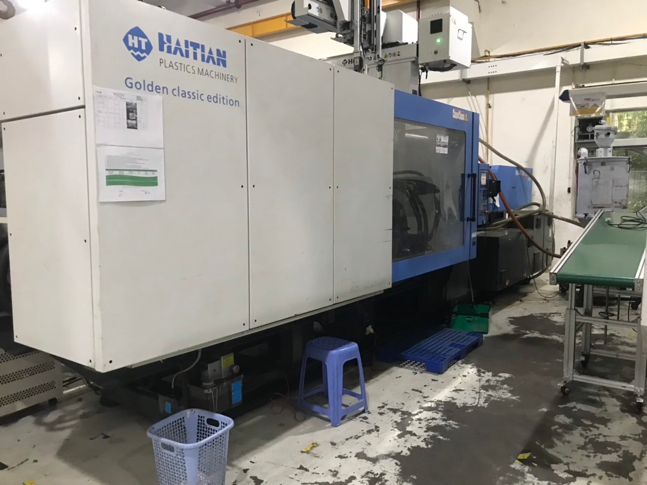 plastic injection machine.jpg